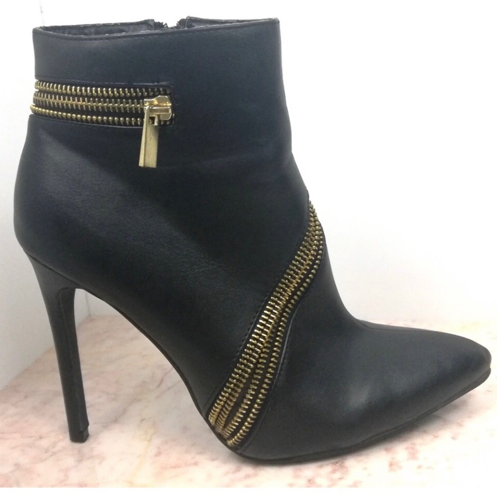 Shoedazzle Heels Ankle Boots. Size 8.5